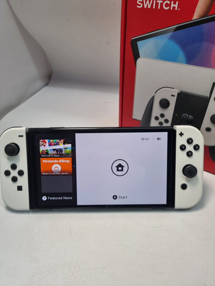 · Nintendo Switch OLED Handheld Gaming Console - 64GB SSD - White Edition - Boxed With Charger **LIKE NEW**