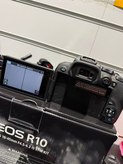 Canon EOS R10 24.2MP + RF-S 18-45mm F4.5-6.3 IS STM Lens