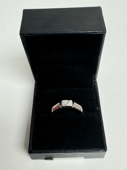 White gold ring 18Kt 6Grams.