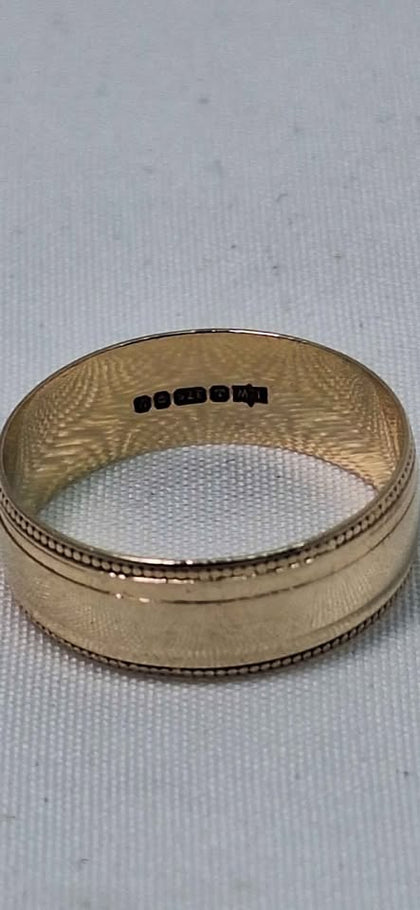 9ct Yellow Gold Wedding Band Ring - Size R - 2.82 Grams