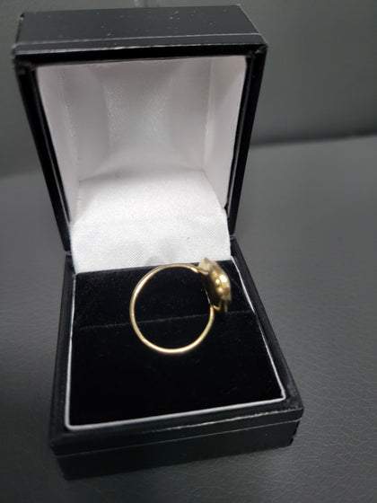 10CT Yellow Gold Cameo Ring - Size J - 2.14 Grams.