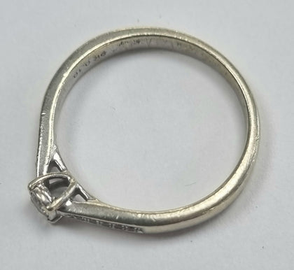 9ct White Gold Diamond ring O