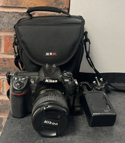 Nikon D300 DSLR 12.3MP Body & 18-70mm AF-S Nikkor Lens **READ DESCRIPTION**