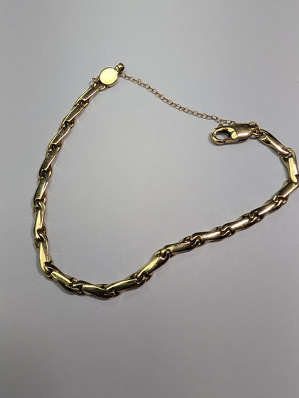9ct Gold Figure Of Eight Bracelet With Safety Chain
