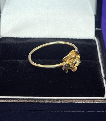 9ct Yellow Gold Flower Ring - Size O- 1.3G