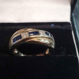 9ct Yellow Gold Ring with Blue & Clear Stones - Size L - 3.11g