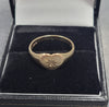 375 - Yellow Gold Heart Signet Ring - 2.46g - Size O - Hallmarked