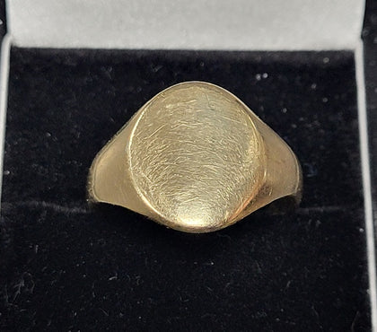 9CT - Yellow Gold signet Ring - 5.76g - Size U