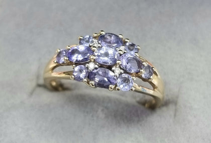 9ct Gold Ring With Lilac Stones size O1/2