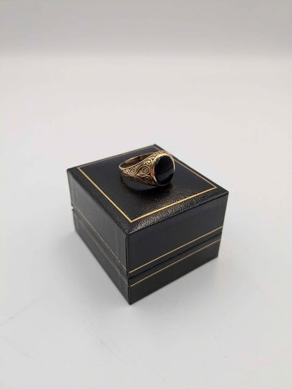 375 9K HALLMARKED, YELLOW GOLD OPAL RING, 3.4G Size: U/22, Boxed *SLIGHT DAMAGE TO BAND*