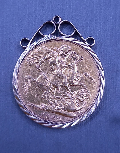 1889 Full Sovereign Queen Victoria Jubilee Head 22ct 8,8g 9ct Mount 0.9g