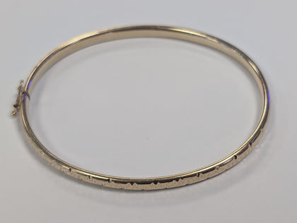9CT GOLD PATTERNED BANGLE