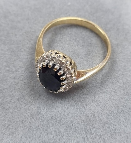 9ct ring black/clear stones - Size M.5