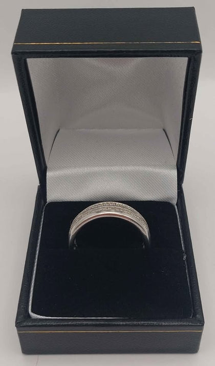 9ct 375 white gold ring 5.8g size U Boxed hallmarked