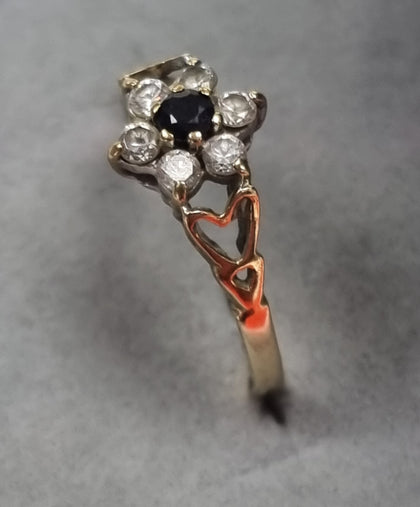9ct Gold Ring with Clear/Black Stones Size 