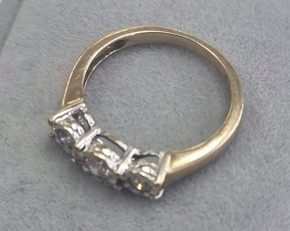 9ct Yellow Gold 3 Stone Diamond Ring Size 