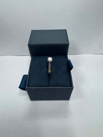 1.75g 9ct White Gold Ring With Stone - Size Q - **Hallmarked**