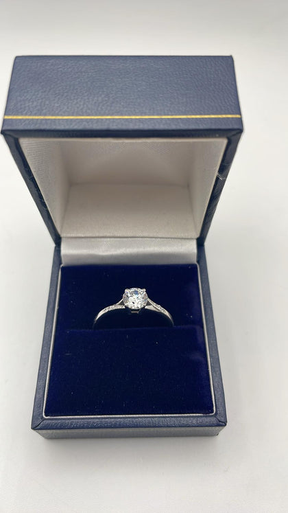 9ct white gold ring - Size S