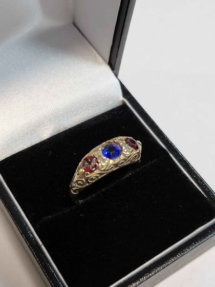 9ct Yellow Gold Ring with Blue and Red Stones - Size N - 2.5g