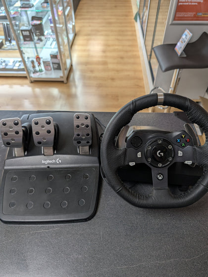 Logitech G920 Driving Force Racing Wheel + Pedals