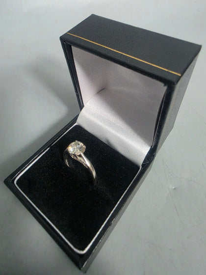 18ct White Gold Ring 3.2G 750 Size O