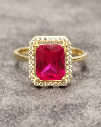 14ct Yellow Gold Red Stone Ring  - Size o