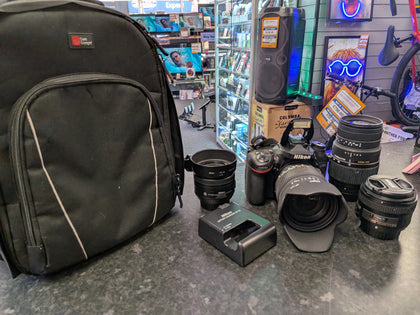 Nikon D7100 dslr Camera With 4 x Lenses Plus Carry Case