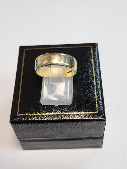 9CT Yellow Gold Band Ring  - Size Q - 4.39G - Hallmarked