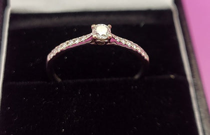 18CT - White Gold Ring With Diamonds (DIA HALLMARKED 0.10CT + 0.15CT) 1.92g - Size Q