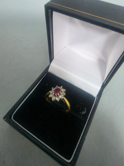 18ct GOLD RING WITH RED STONE 3.2G 750 Size K