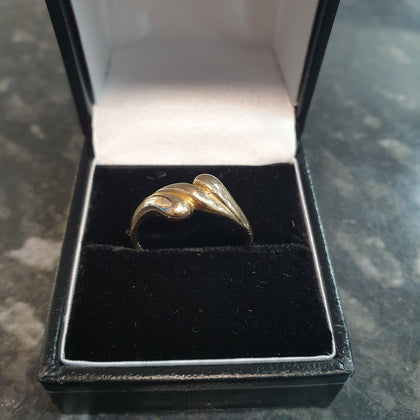 9ct Yellow Gold Unusual Ring - Size O.