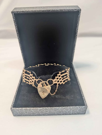 9ct Yellow Gold Gate Like Bracelet With Heart Clasp - 11.14 Grams - 8