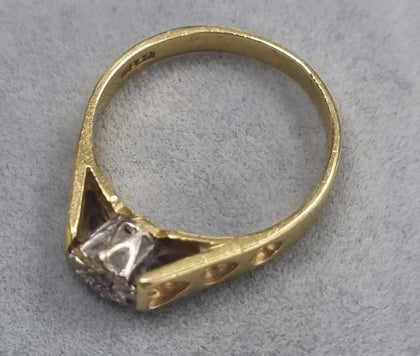 18ct Yellow Gold Diamond Ring Size 