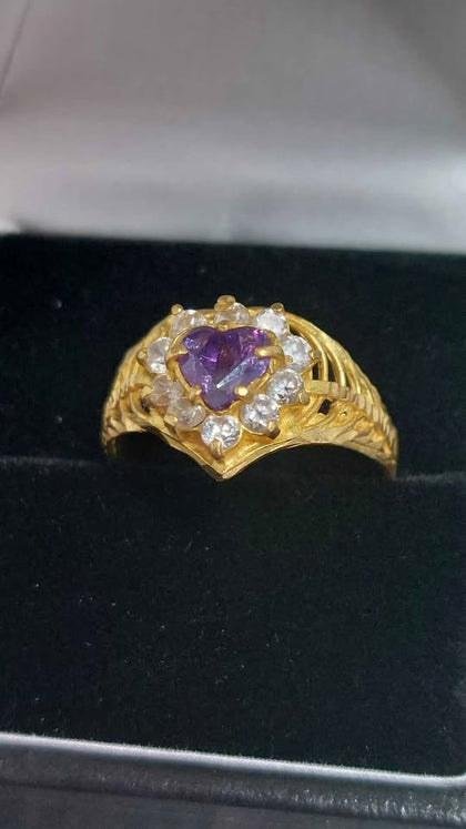 22K 916 HALLMARKED, YELLOW GOLD, CZ HEART SHAPED GEN RING, SIZE T, 4.4G, PRE OWNED