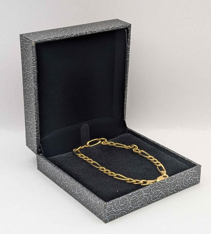 375 HALLMARKED 9CT, YELLOW GOLD, FIGARO BRACELET, 8