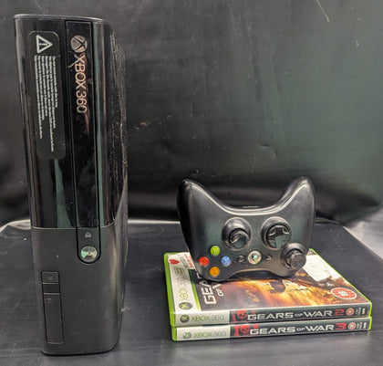 Xbox 360 bundle including controler games and steering wheel