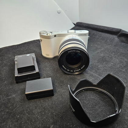 Samsung NX300 Mirrorless Camera 20.3MP 18-55mm OIS Lens 2xBatteries