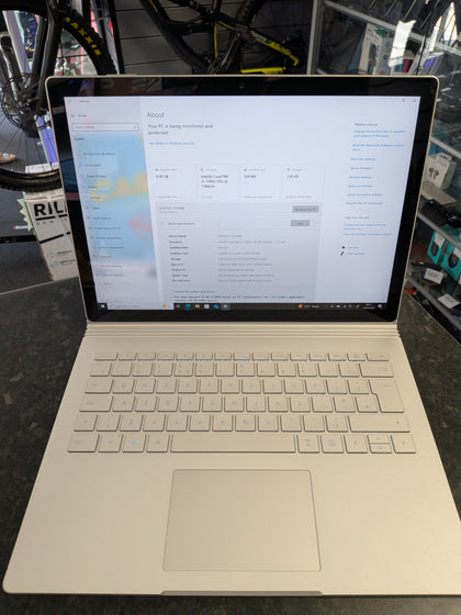 Microsoft Surface Book  Laptop/Tablet i5 8gb