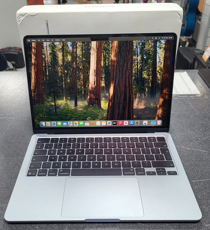 MacBook Air 16,12 - M4 (10-CPU 8-GPU) - 16GB - 256GB SSD - 13