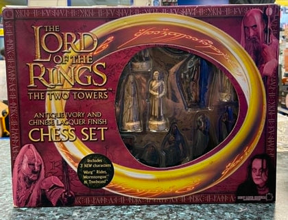 The Lord of the Rings: The Two Towers Chess Set