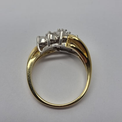 18ct Gold 0.60ct Diamond Crossover Style Cluster Head Ring - Size M (RRP £2800).