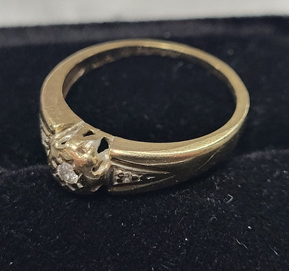 9CT -  Yellow Gold Ring With DIA 0.10k Stone - 2.2G - Size M