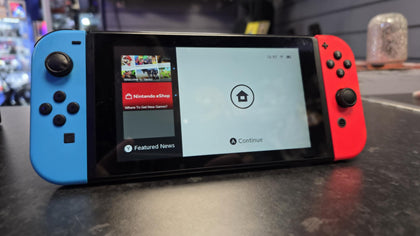 Nintendo Switch Console + Dock & FIFA 22