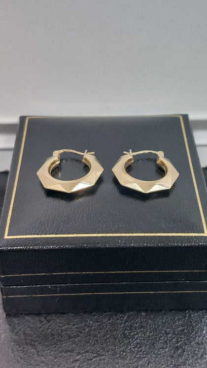 9ct 375 gold earrings 1.8g box polished to a high standard