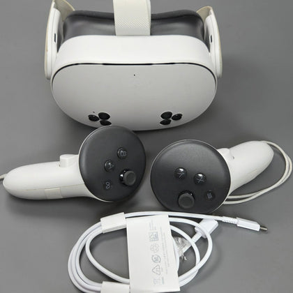 Meta Quest 3S VR Headset (With Controllers) - 128GB, small pixel damage