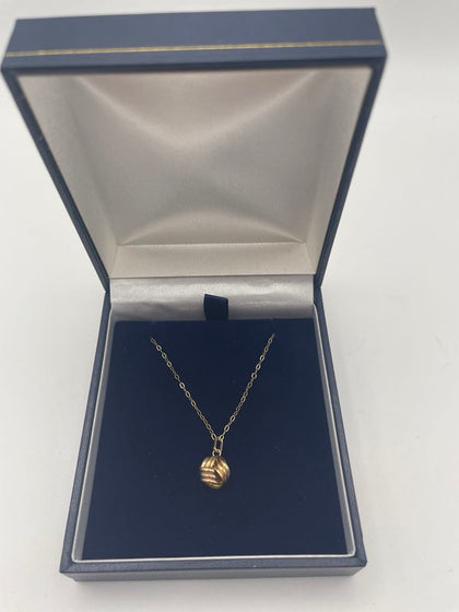 9ct gold necklace & pendant