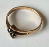 9CT GOLD RING WITH DARK BLUE STONES - Size N