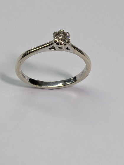 9CT WHITE GOLD DIAMOND ENGAGEMENT RING PRESTON STORE
