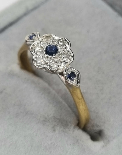 18ct Gold Daimond /Sapphire Daisy Ring 