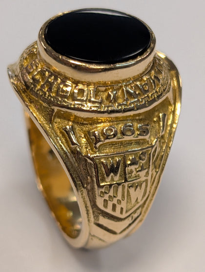 Vintage 18ct yellow gold ring with onyx size R